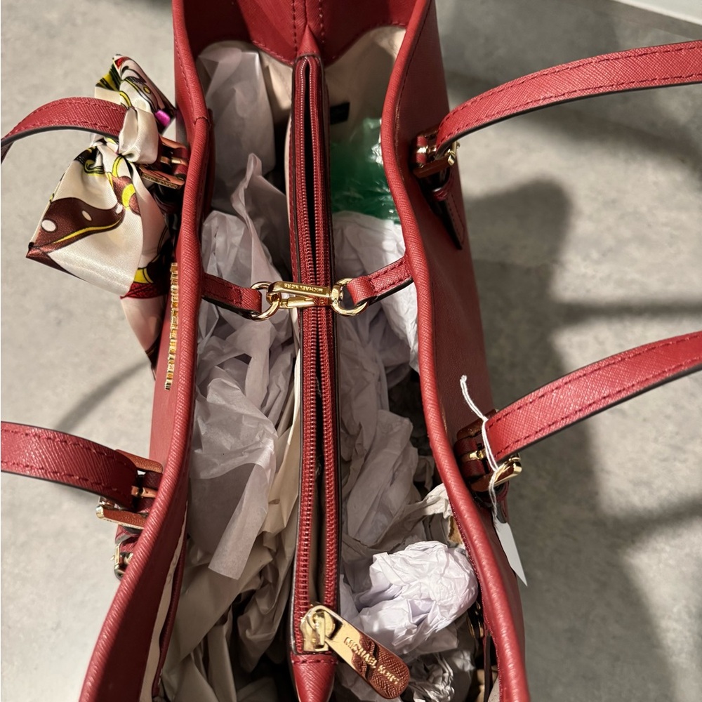 Michael Kors Jet Set Large East West Travel Tote! GUC!! - Picture 5 of 11